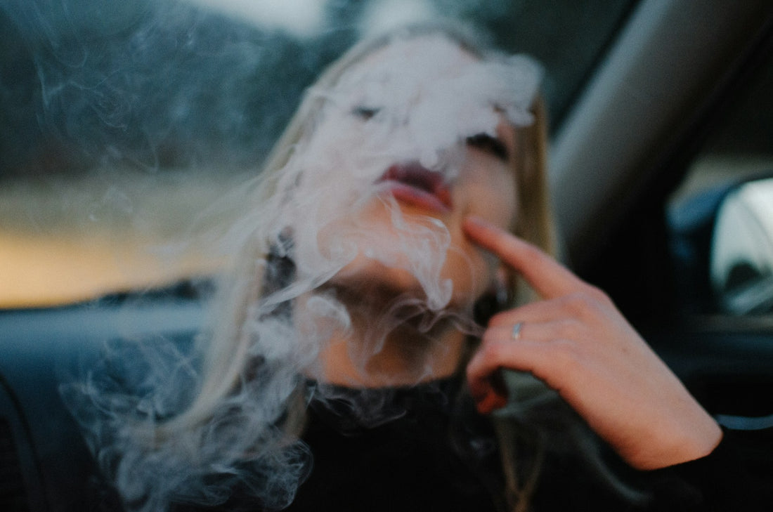 How To Use a Disposable Vape Pen - A Beginner's Guide
